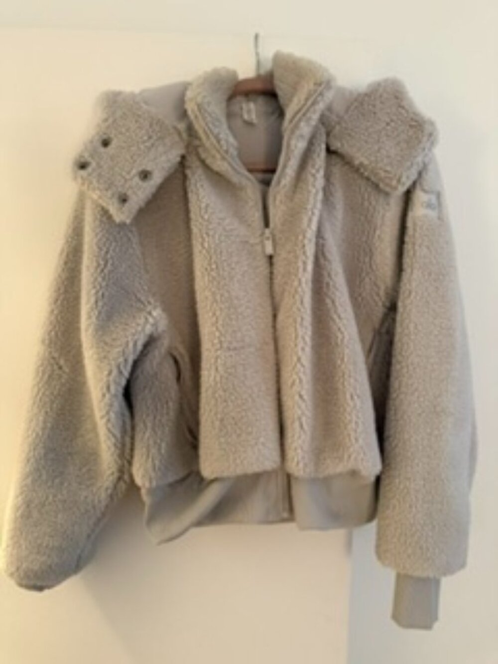 Alo Yoga Foxy Sherpa Jacket with removable hood, Gray, Medium